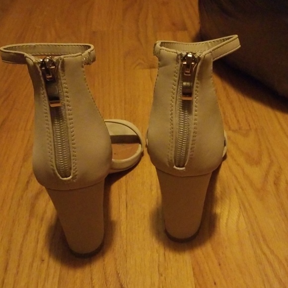 Woman's open toe heel - Picture 3 of 4